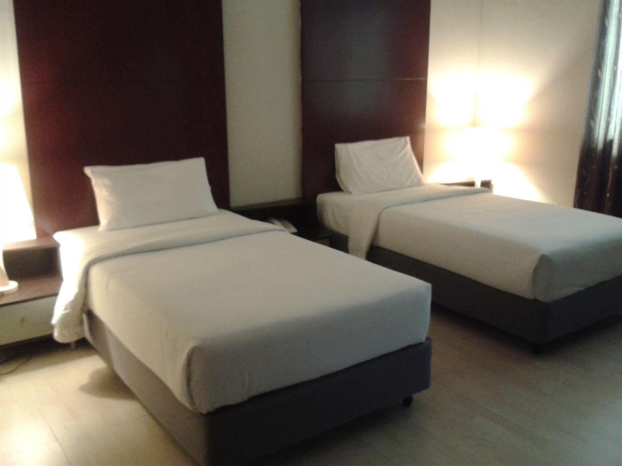 Ginasuite Kompleks27 Hotel Bandar Seri Begawan Esterno foto